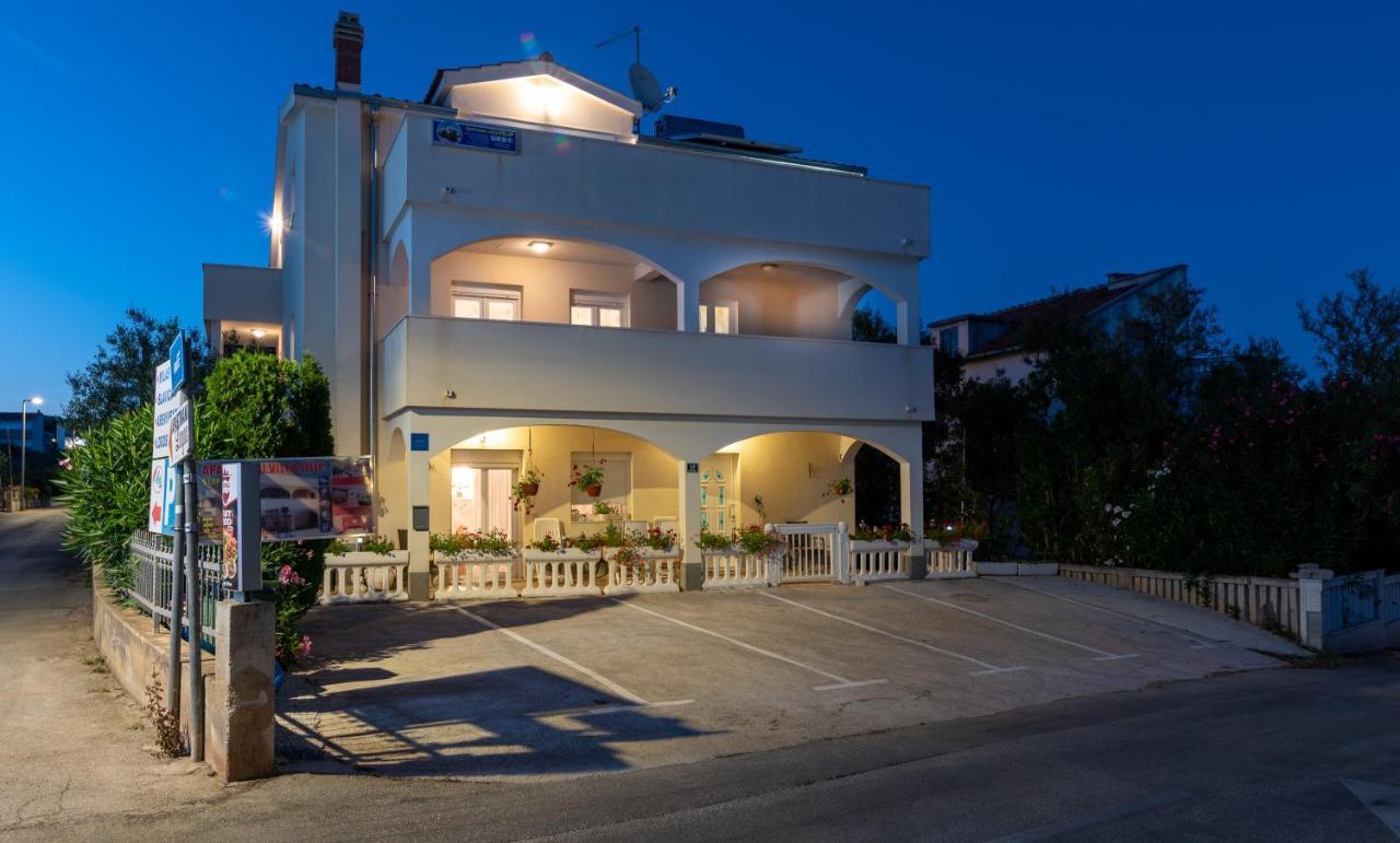 Apartments Villa Filip Trogir Exteriör bild