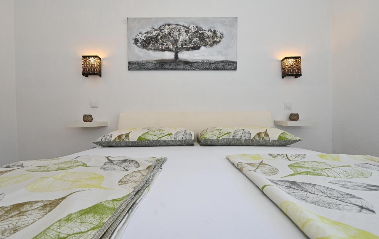 Apartments Villa Filip Trogir Exteriör bild