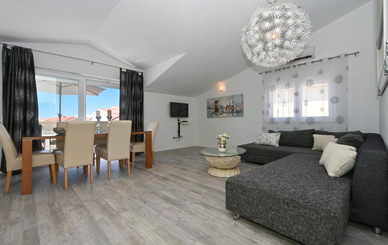 Apartments Villa Filip Trogir Exteriör bild