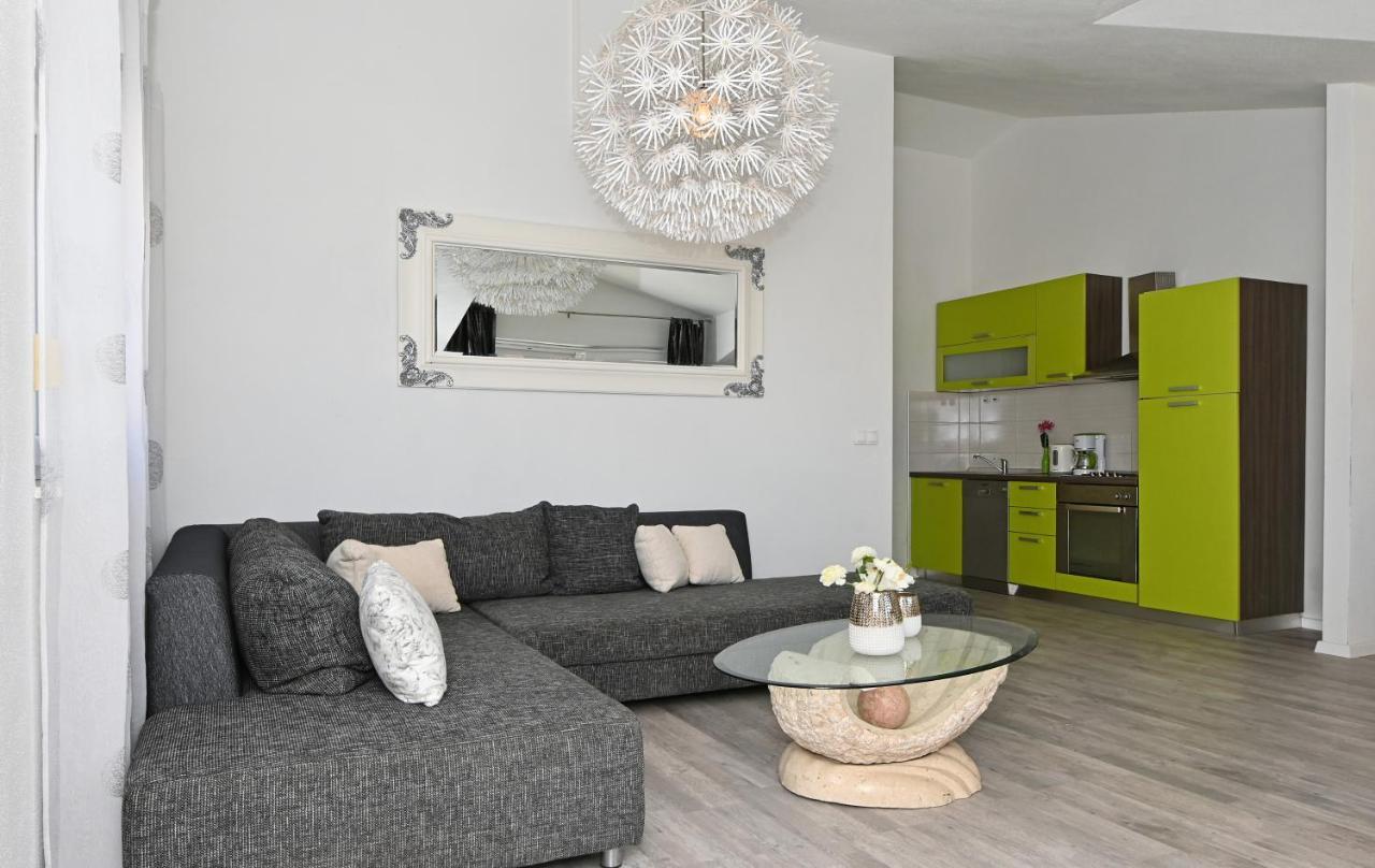 Apartments Villa Filip Trogir Exteriör bild